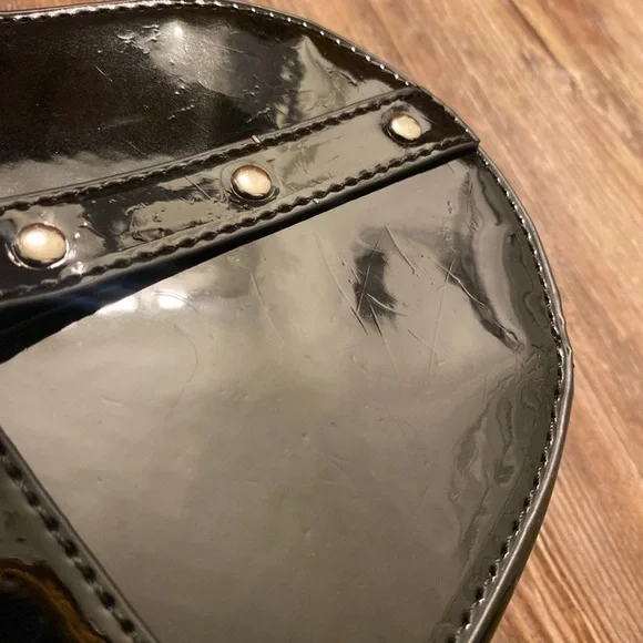 Black vinyl patent shiny heart bondage purse backpack Chain straps - Picture 4 of 6